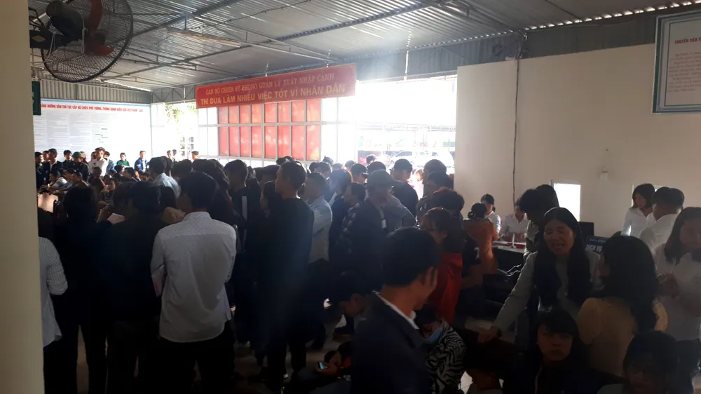 Hàng ngàn người dân Hà Tĩnh làm hộ chiếu đi lao động nước ngoài ảnh 2