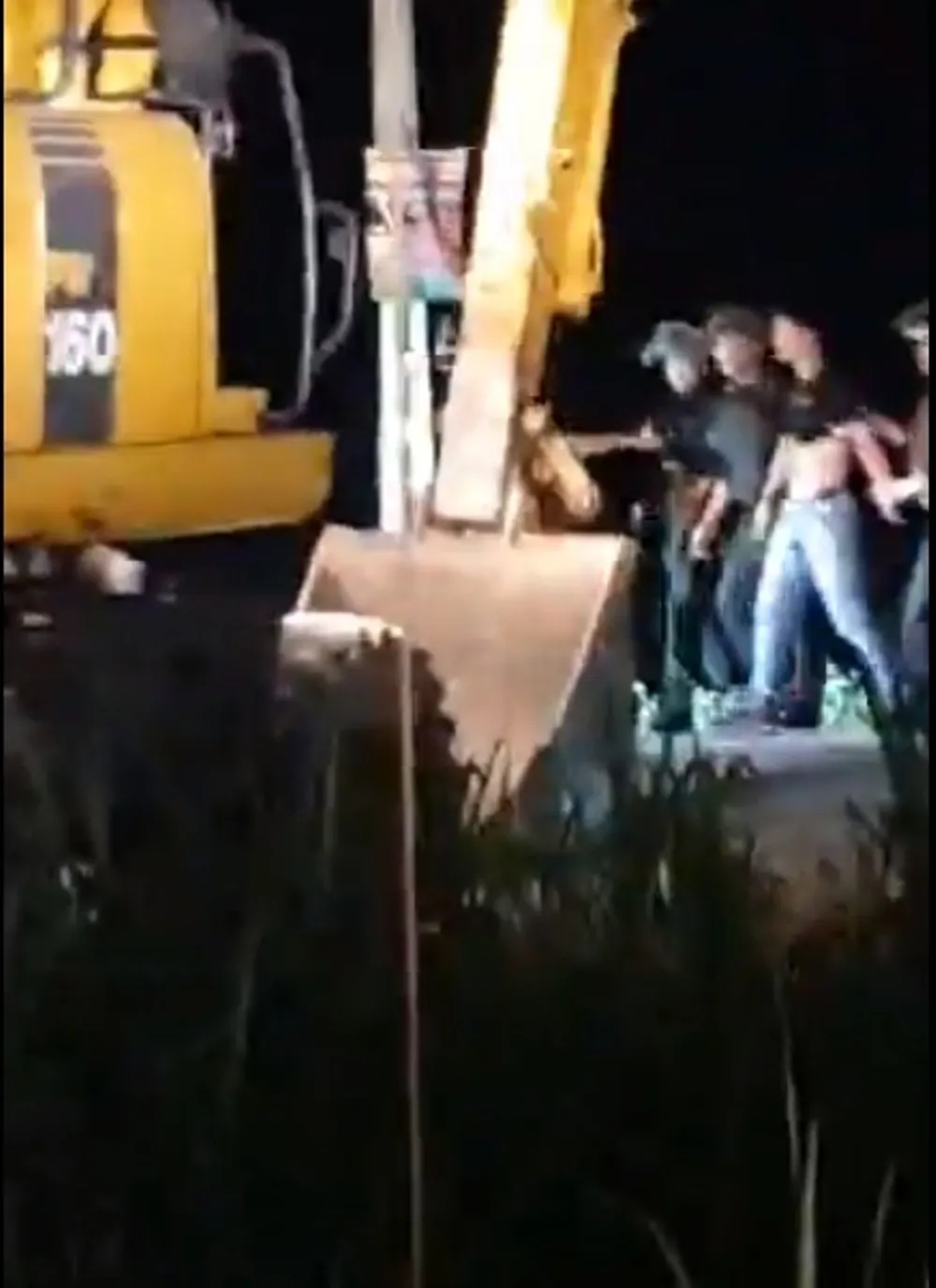 Đã bắt giữ được đối tượng ôm “hàng nóng” cố thủ nhiều giờ trong ô tô ảnh 2