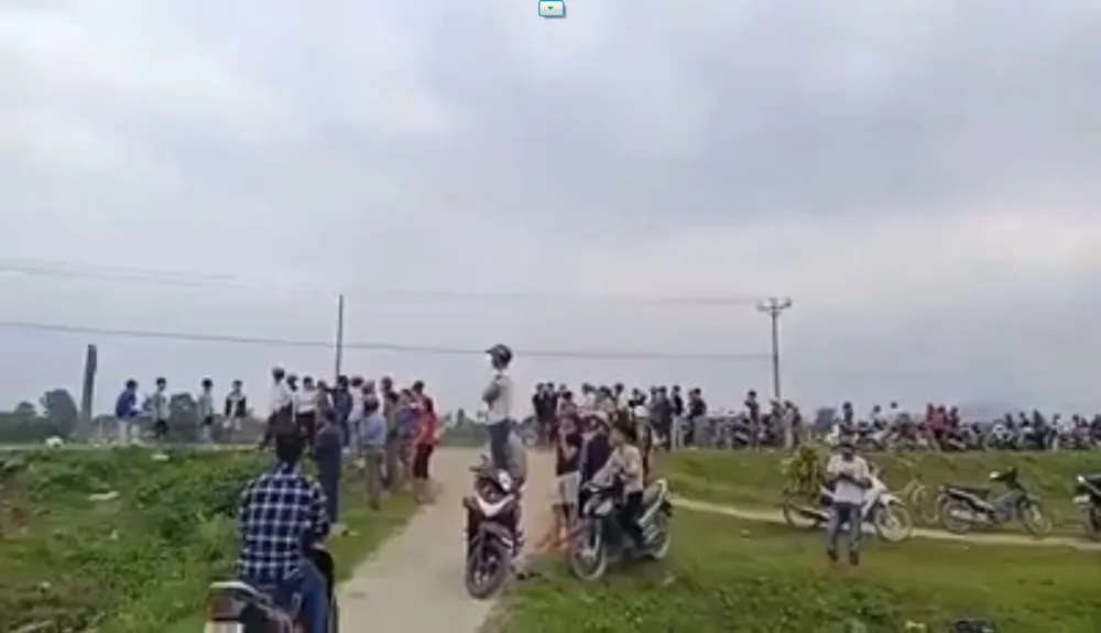 Vây ráp nhóm đối tượng đi ô tô bán tải ôm “hàng nóng” cố thủ ảnh 2