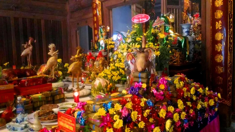 Người dân cử hành lễ giỗ vua Mai Hắc Đế ảnh 4