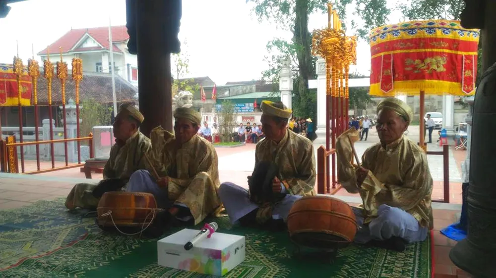 Người dân cử hành lễ giỗ vua Mai Hắc Đế ảnh 1