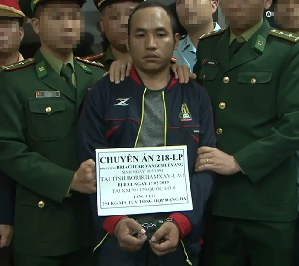 Bắt đối tượng vận chuyển ma túy ở Hà Tĩnh, thu giữ 294 kg ma túy đá ảnh 1