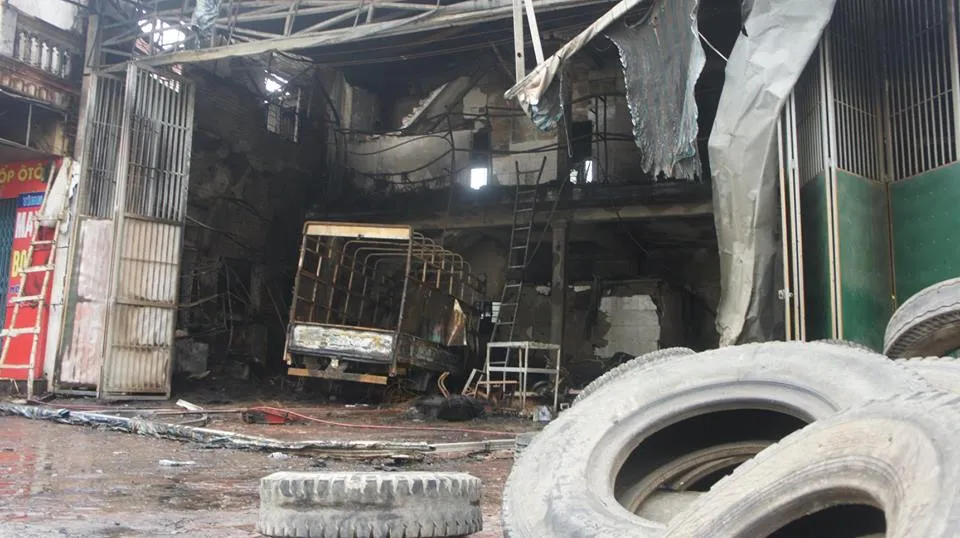 Cháy lớn xưởng làm lốp, nhiều tài sản cùng ô tô bị thiêu rụi ảnh 10