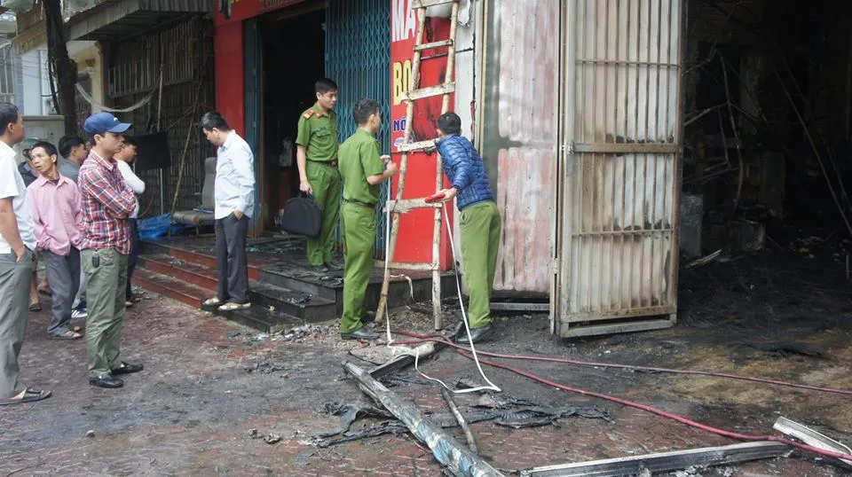 Cháy lớn xưởng làm lốp, nhiều tài sản cùng ô tô bị thiêu rụi ảnh 9