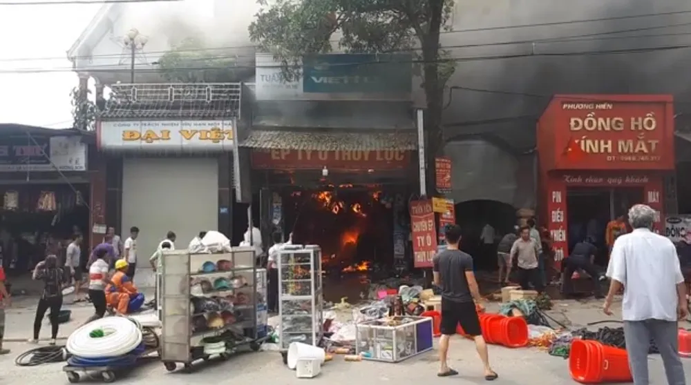 Cháy lớn tại Hà Tĩnh, nhiều nhà dân cùng tài sản bị thiêu rụi   ảnh 6