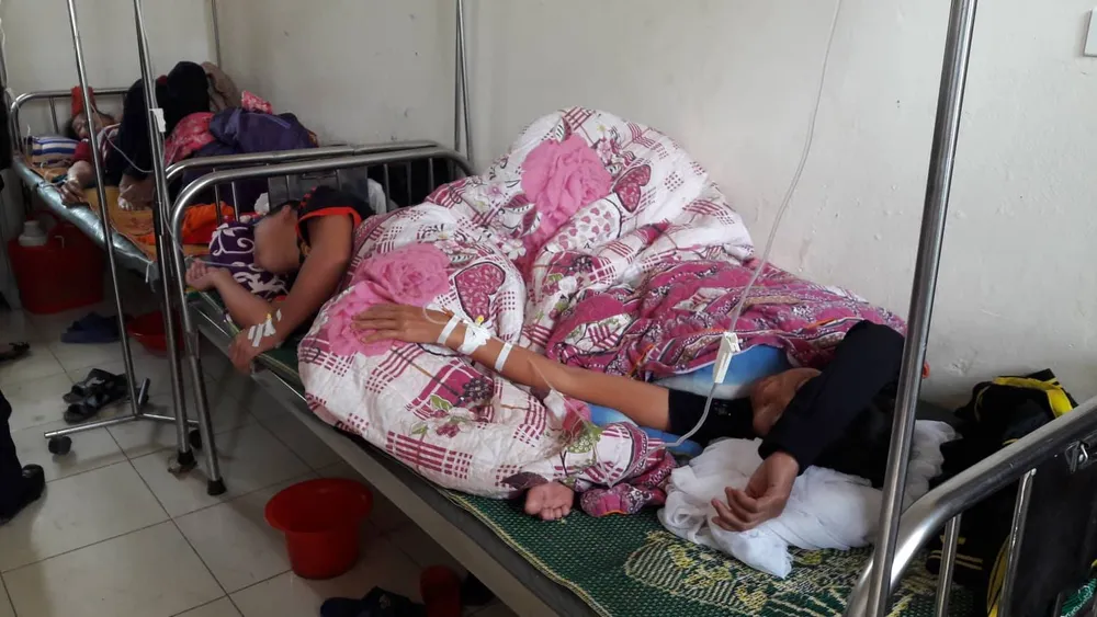 Hàng chục người bị ngộ độc khi ăn giỗ: Thức ăn nghi nhiễm khuẩn Salmonella ảnh 1