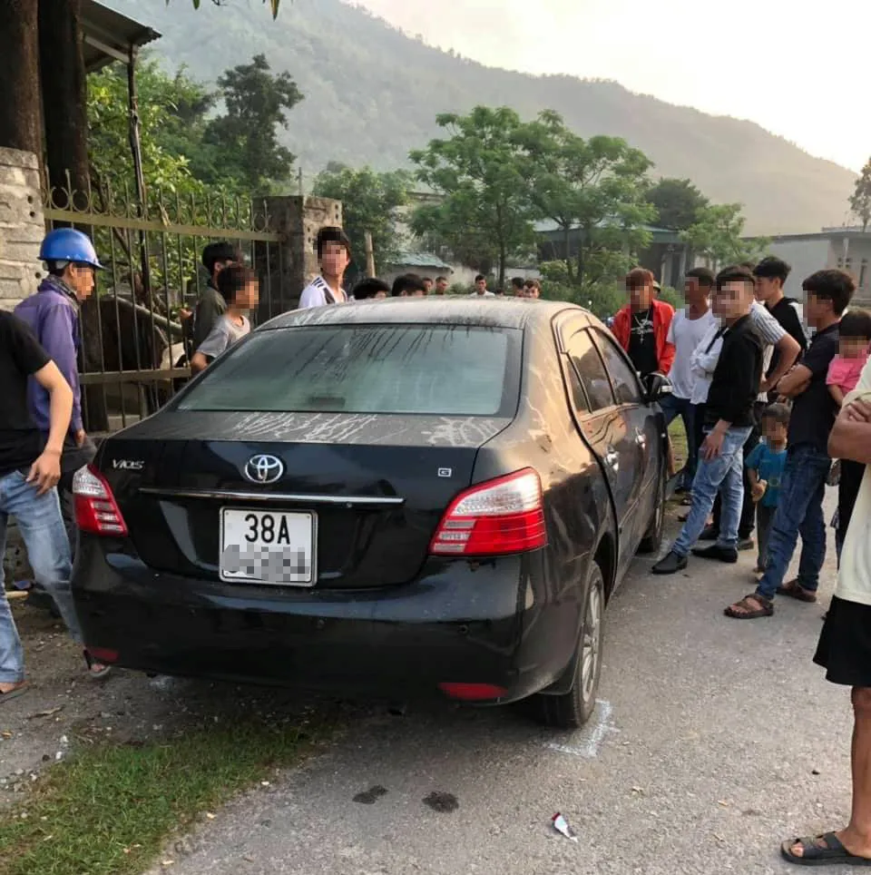 Ô tô va chạm với xe máy, 2 người tử vong tại chỗ ảnh 1