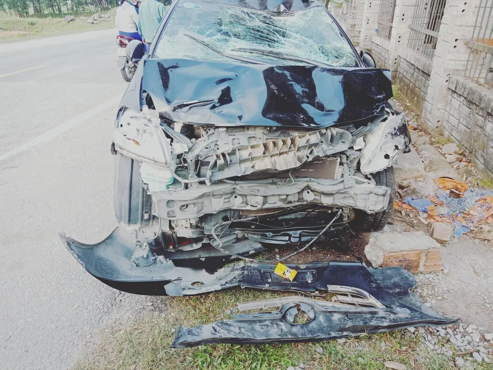 Ô tô va chạm với xe máy, 2 người tử vong tại chỗ ảnh 2