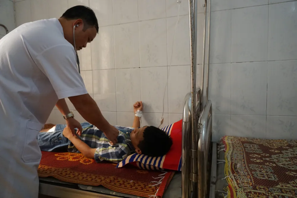 Cha đánh con phải nhập viện với 79 vết thương ảnh 1