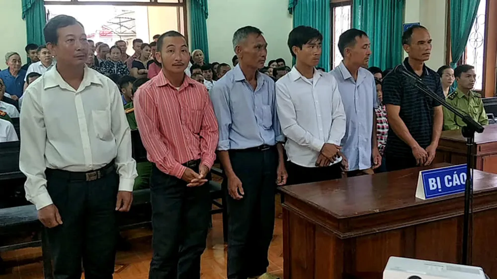 Giết voọc chà vá chân đỏ ăn thịt rồi đăng lên Facebook, nhiều người lãnh án tù ảnh 1