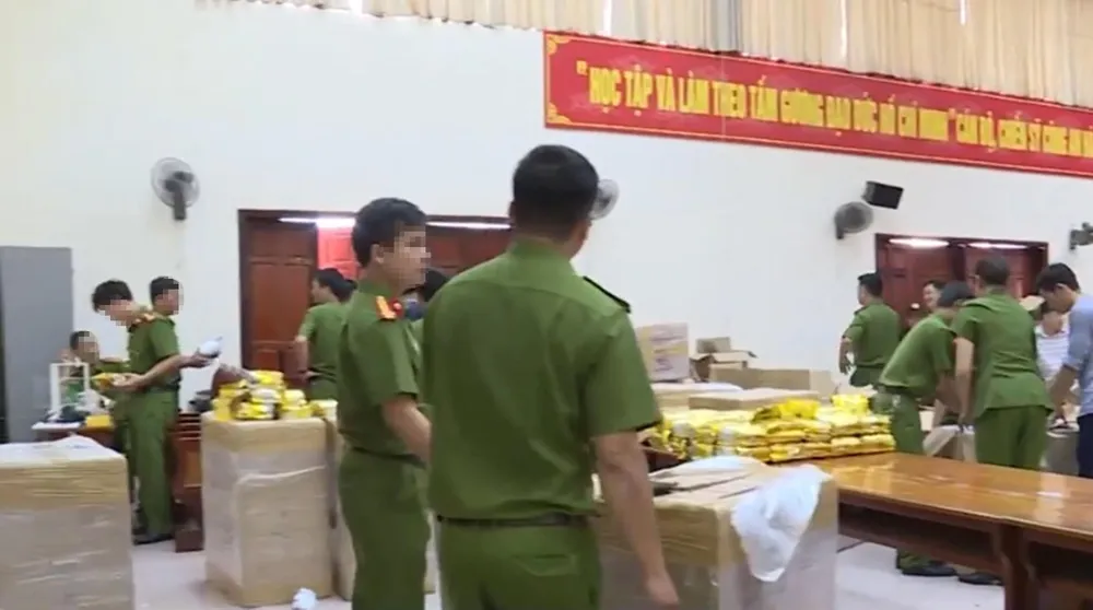 Khởi tố đối tượng liên quan trong đường dây vận chuyển 640kg ma túy đá và 100 bánh heroin ảnh 5