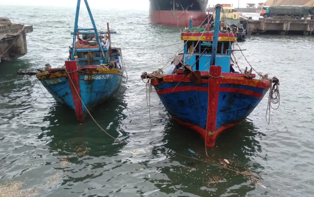 Đã trục vớt thành công 2 tàu bị chìm ở cảng biển Vũng Áng ảnh 1