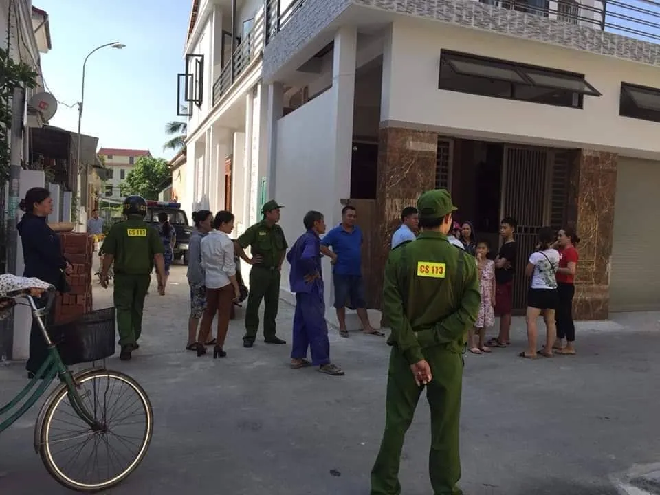 Nghi án chồng dùng dao cứa cổ vợ rồi tự sát ảnh 4