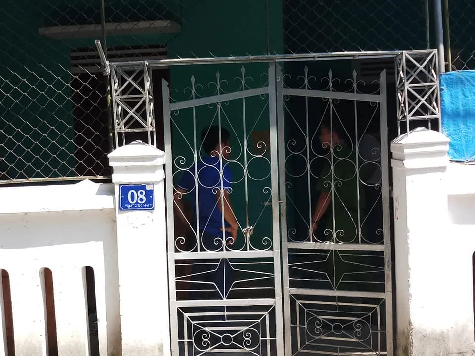 Nghi án chồng dùng dao cứa cổ vợ rồi tự sát ảnh 1