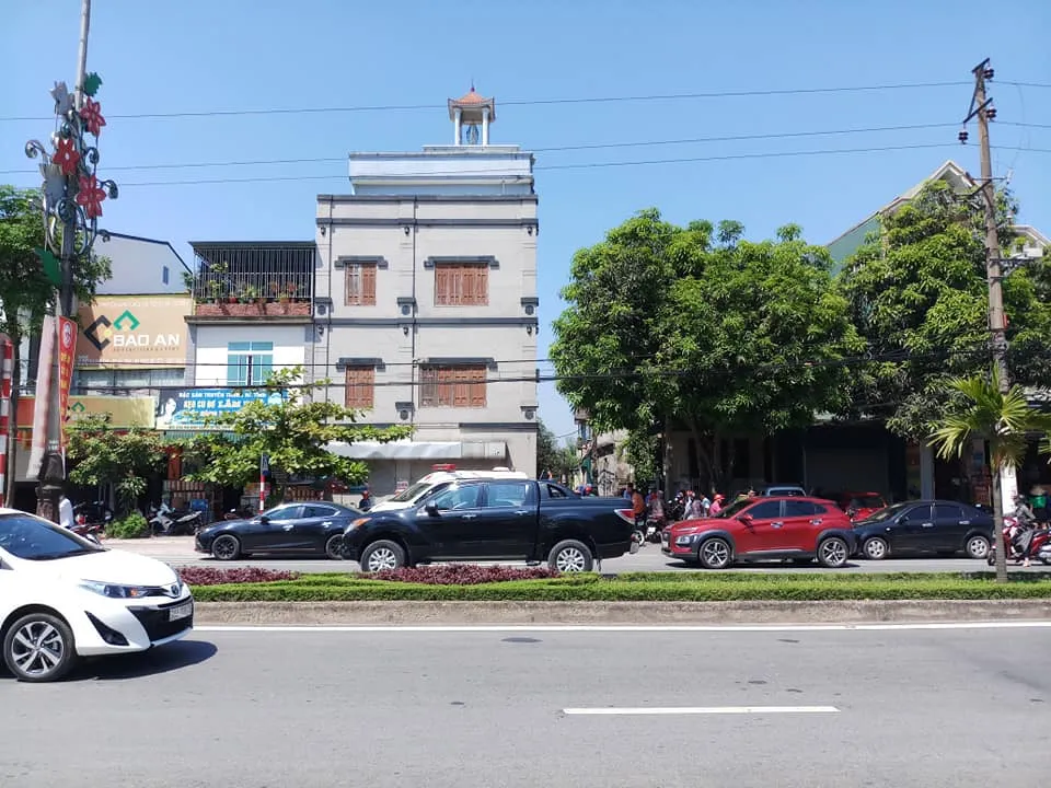 Nghi án chồng dùng dao cứa cổ vợ rồi tự sát ảnh 2