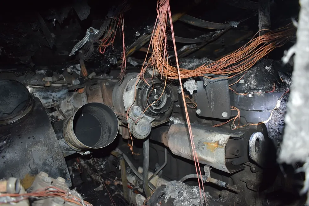 Xe ô tô khách bốc cháy trên Quốc lộ 8A ảnh 2