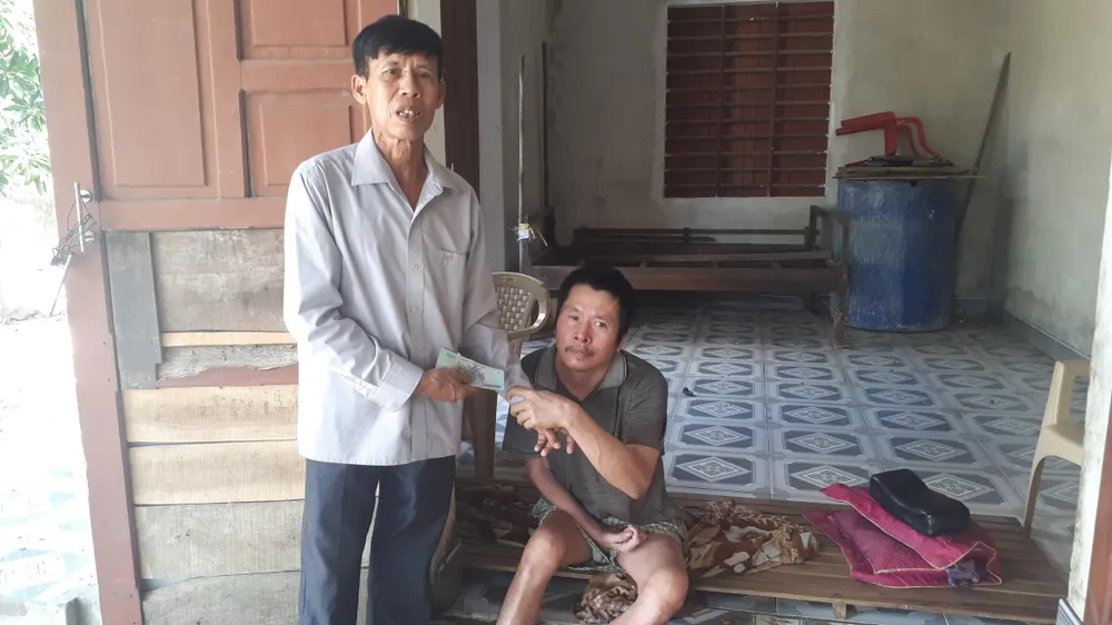 Báo SGGP trao 21 triệu đồng cho các gia đình khó khăn ở Hà Tĩnh ảnh 2