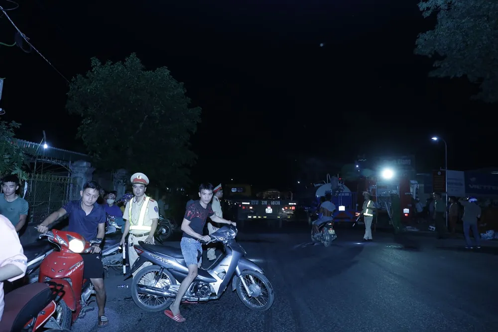 Khống chế đám cháy rừng trong đêm ở Hà Tĩnh ảnh 11