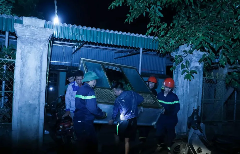 Khống chế đám cháy rừng trong đêm ở Hà Tĩnh ảnh 12