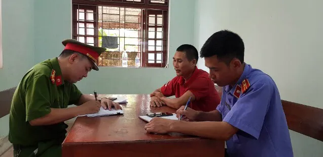 Khởi tố 3 đối tượng đốt tổ ong gây cháy rừng ở Hà Tĩnh ảnh 1