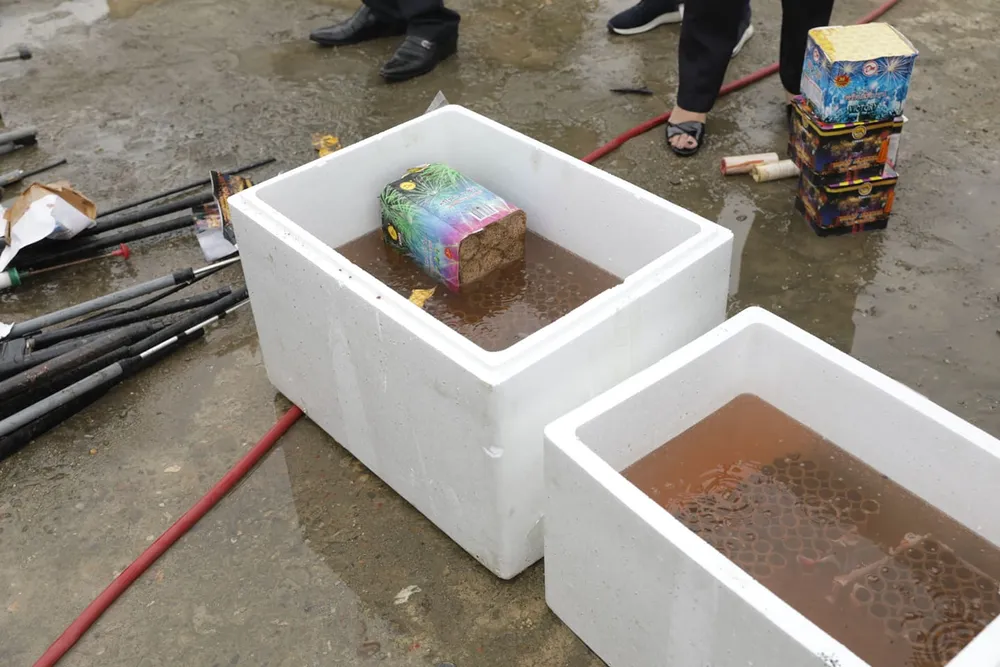 Tiêu hủy hàng trăm khẩu súng, đao kiếm các loại ảnh 12