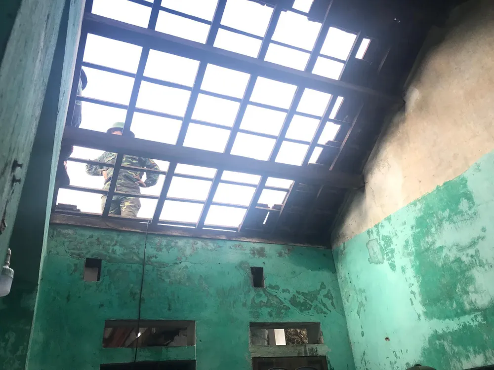 Giúp các hộ dân sớm khắc phục thiệt hại do lốc xoáy ở Hà Tĩnh ảnh 7