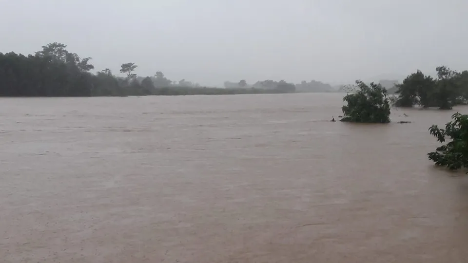 Mưa lớn nhiều xã miền núi ở Hà Tĩnh bị ngập lụt, chia cắt cục bộ ảnh 2