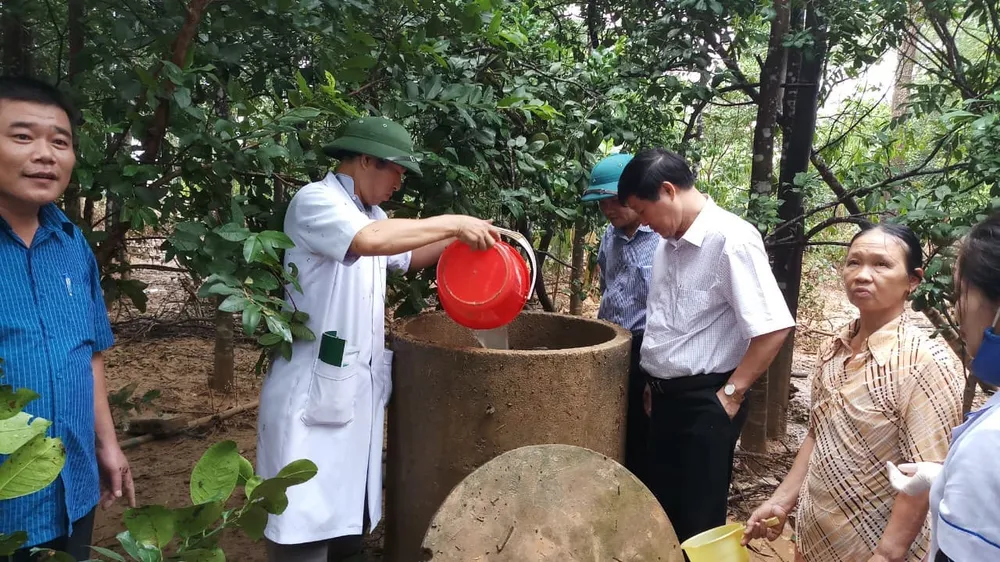 Bộ đội Biên phòng Hà Tĩnh nỗ lực giúp các trường học khắc phục mưa lũ, khai giảng năm học mới ảnh 10