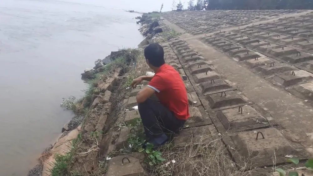 Đê chắn sóng ven biển ở Hà Tĩnh bị sạt lở sau mưa lũ ảnh 4