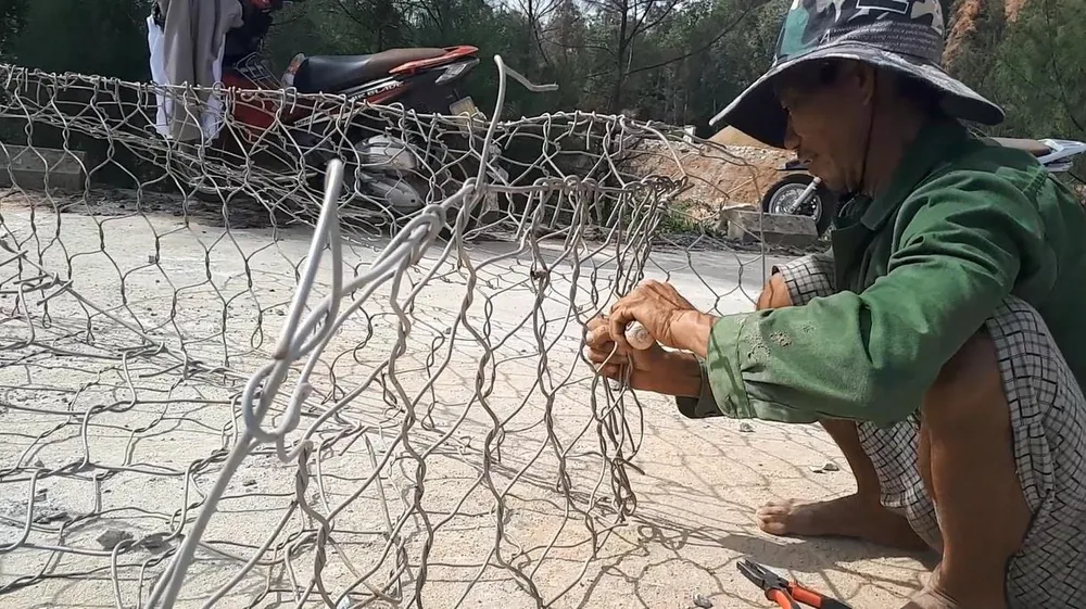 Khắc phục sự cố sạt lở đê biển xung yếu ở Hà Tĩnh ảnh 11