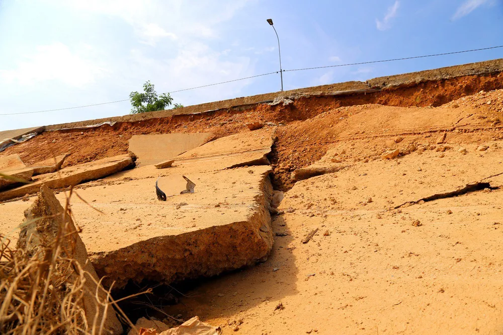 Bờ kè đường vượt lũ ở Hà Tĩnh bị sạt lở nghiêm trọng  ảnh 6