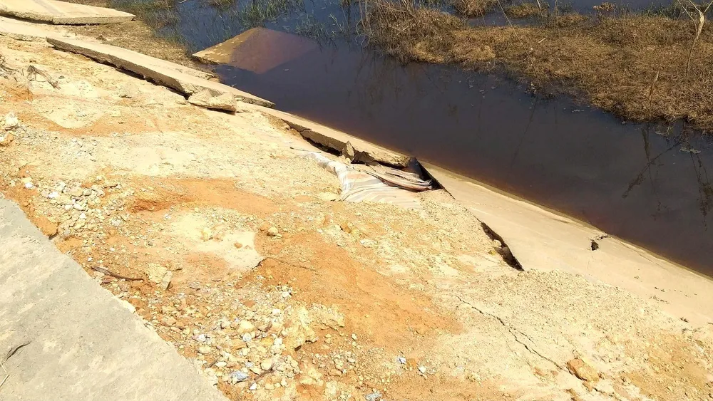 Bờ kè đường vượt lũ ở Hà Tĩnh bị sạt lở nghiêm trọng  ảnh 4