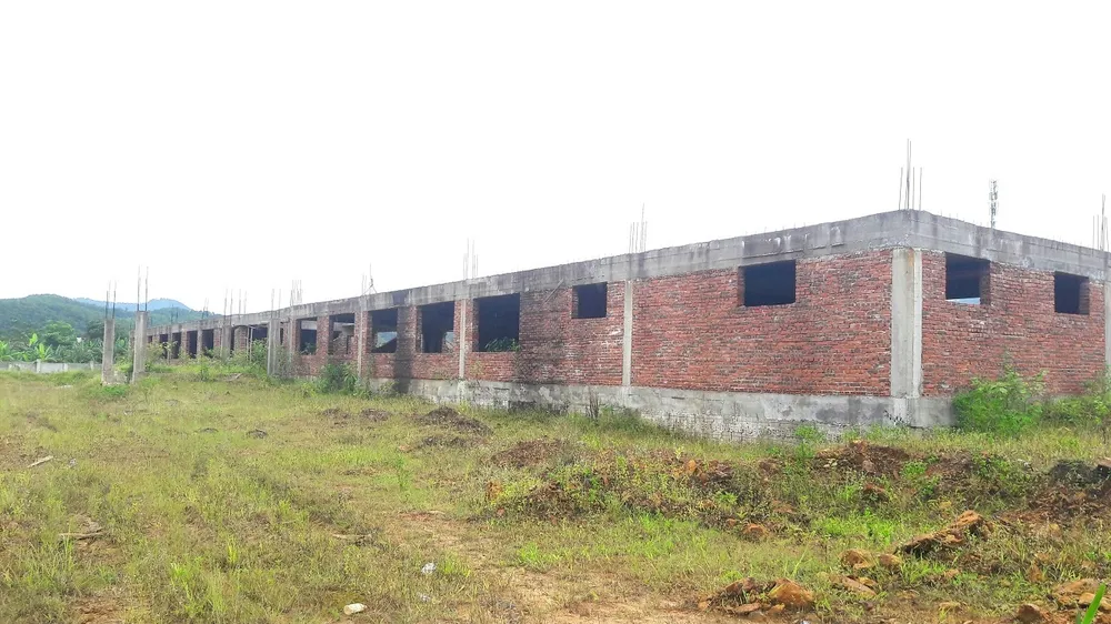 Công trình xây dựng dang dở rồi bỏ hoang