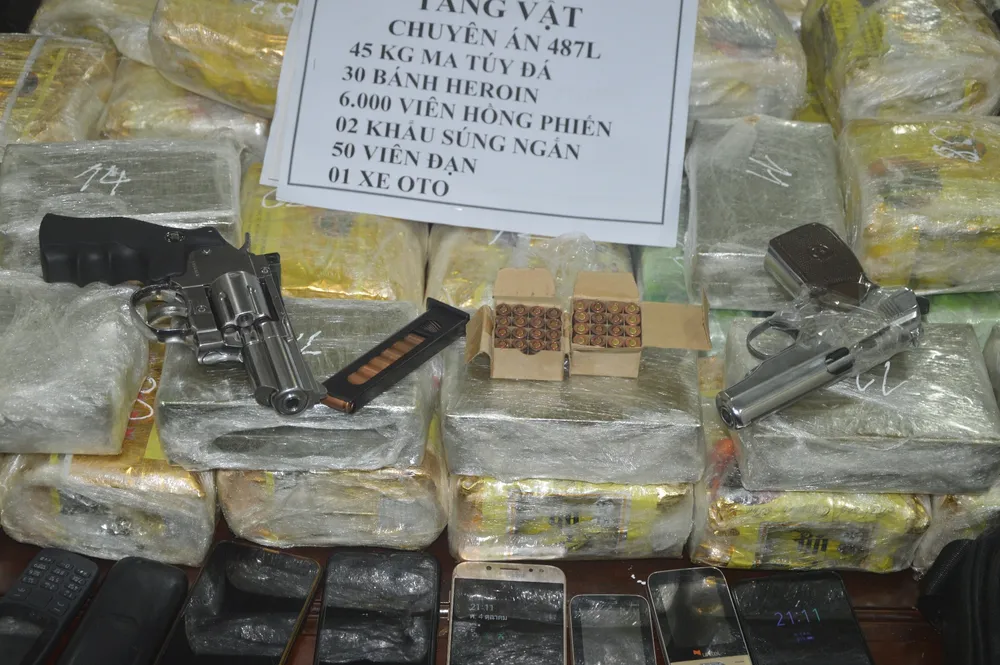 Triệt phá đường dây ma túy xuyên quốc gia, thu giữ số lượng lớn ma túy và vũ khí ảnh 2