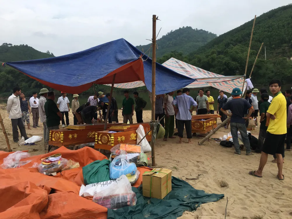 Tắm sông, 3 học sinh tử vong do đuối nước ảnh 1