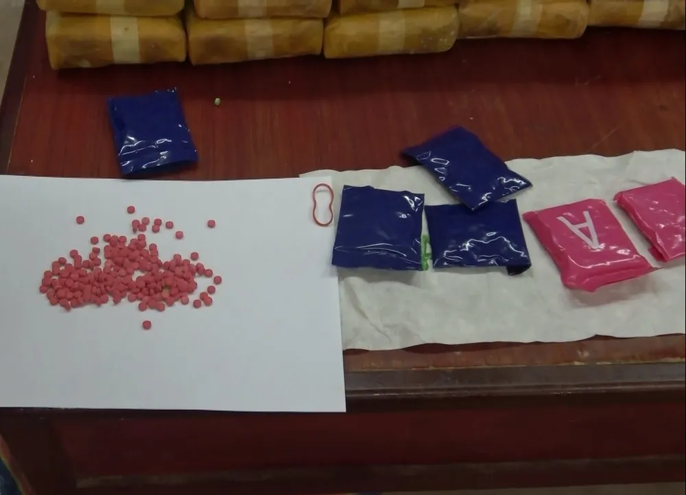 Bắt đối tượng vận chuyển 120.000 viên ma túy tổng hợp từ Lào về Việt Nam ảnh 3