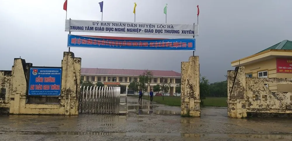 Một học sinh lớp 10 bị đâm trọng thương  ảnh 1