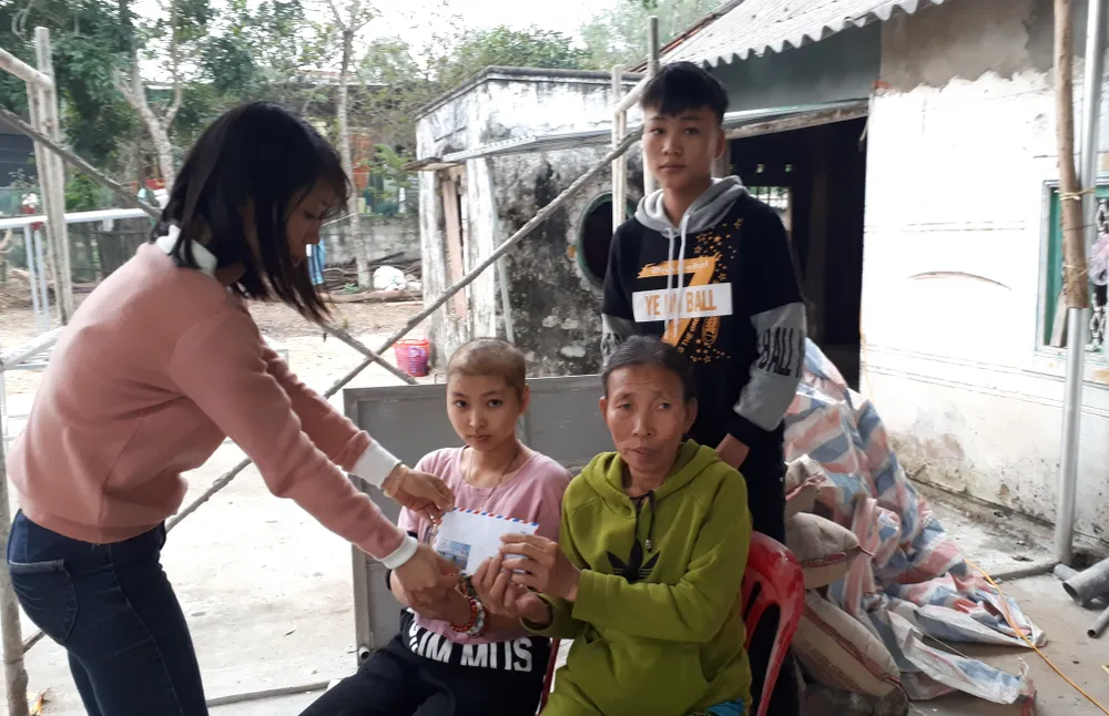 Báo SGGP trao 40,2 triệu đồng cho gia đình khó khăn ở Hà Tĩnh ảnh 1