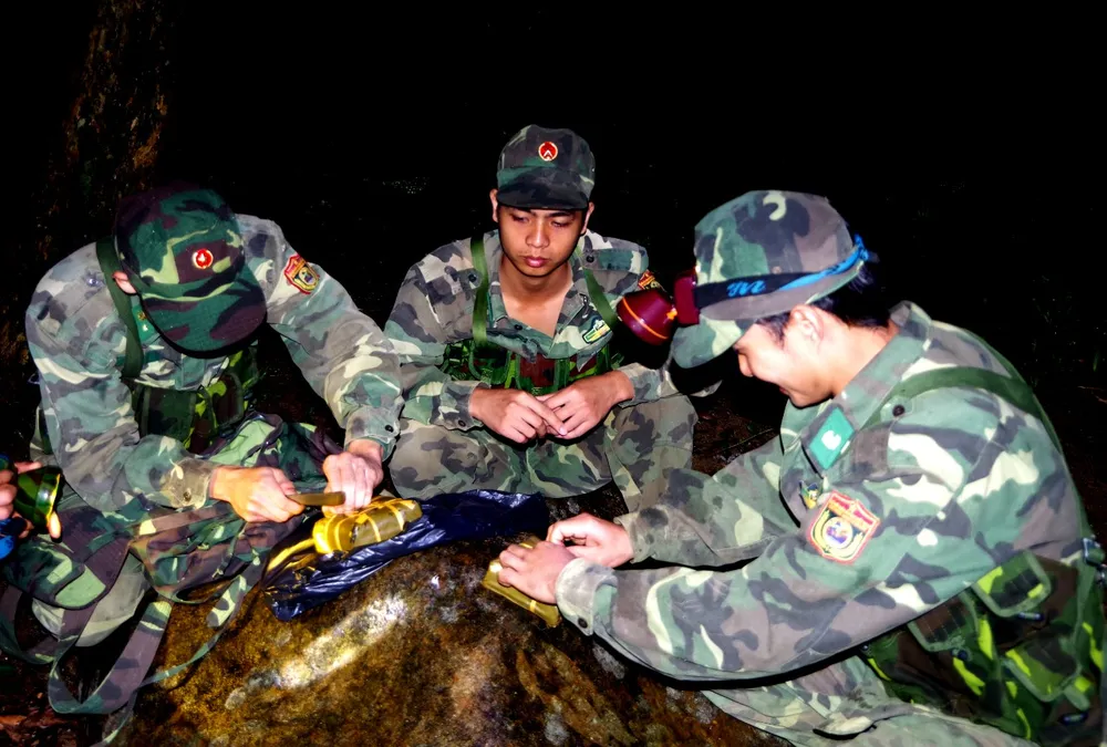 Giữ bình yên cho người dân đón tết ảnh 21