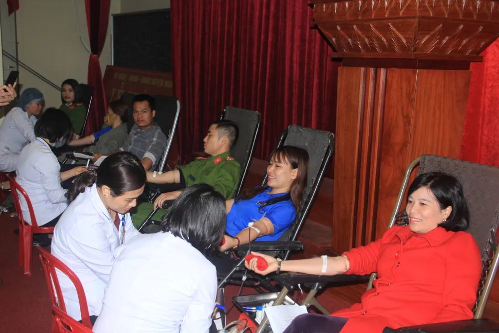 275 đơn vị máu giúp đỡ bệnh nhân ảnh 2