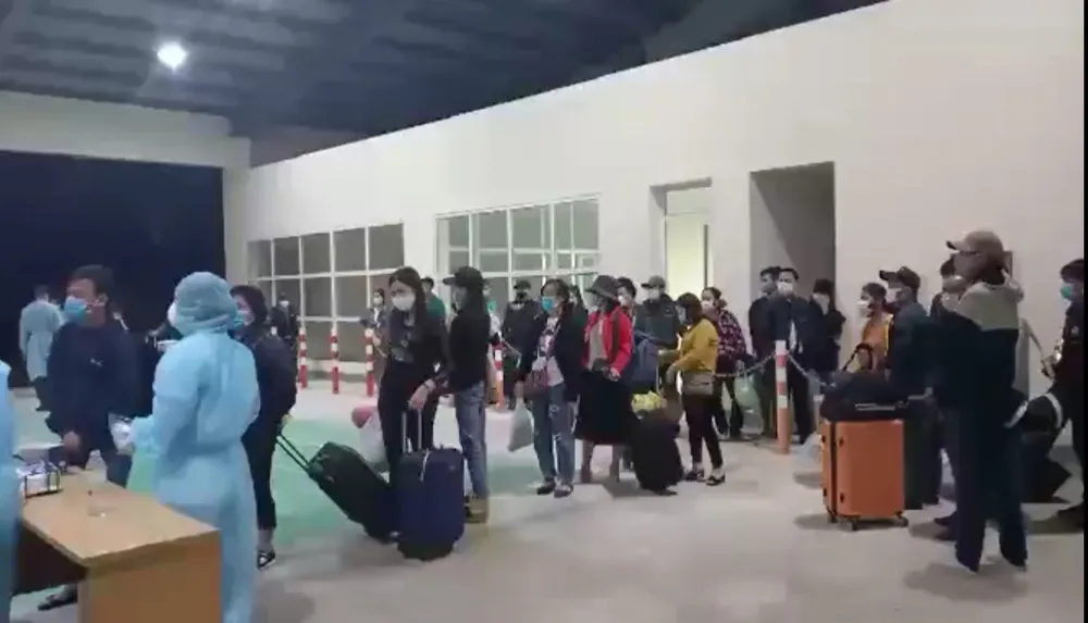 Cách ly, lấy mẫu xét nghiệm một số người tiếp xúc gần với bệnh nhân mắc Covid-19 thứ 122 ảnh 1