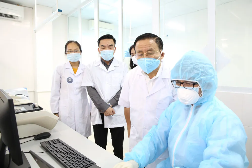Hà Tĩnh ra mắt phòng xét nghiệm chẩn đoán Covid-19 ảnh 2