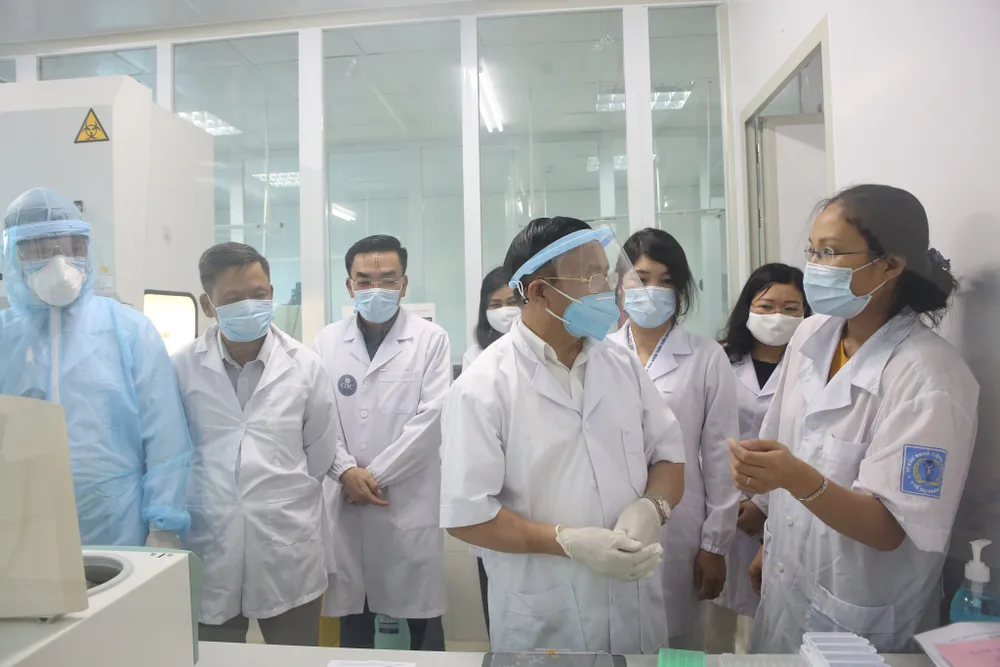 Hà Tĩnh ra mắt phòng xét nghiệm chẩn đoán Covid-19 ảnh 4