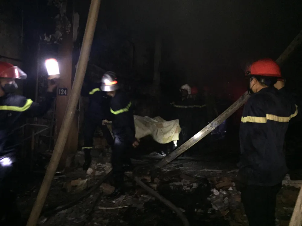 Cháy cửa hàng sửa chữa, kinh doanh thiết bị ô tô khiến 2 người tử vong ảnh 1