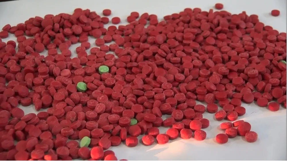 Bắt giữ đối tượng vận chuyển 5kg ma túy đá, 30.000 viên ma túy tổng hợp ảnh 5