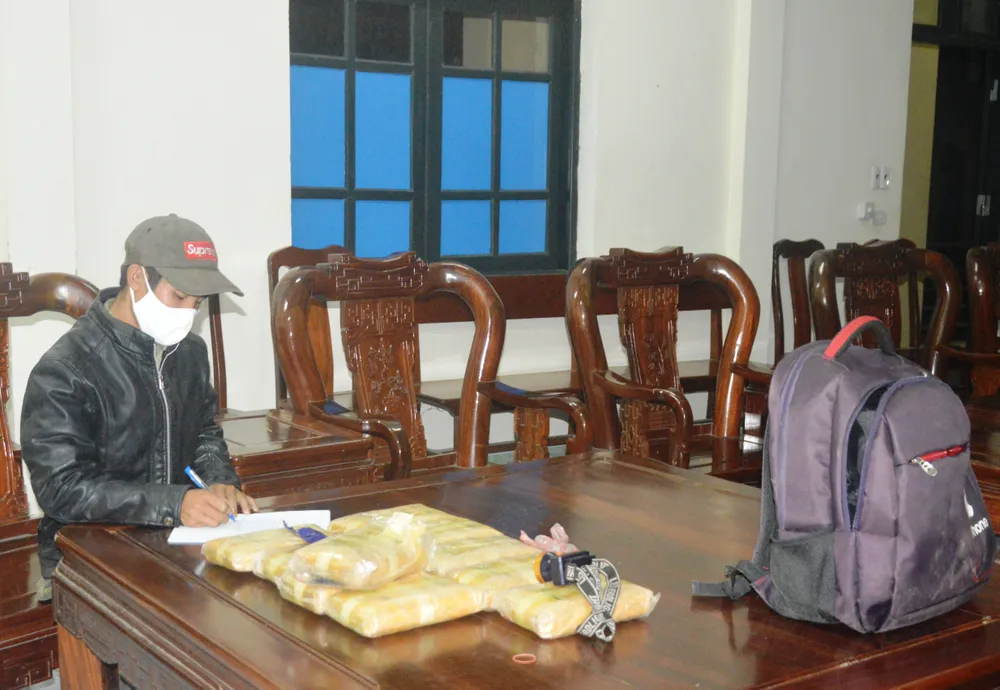 Bắt quả tang đối tượng vận chuyển 60.000 viên ma túy tổng hợp qua biên giới ảnh 5