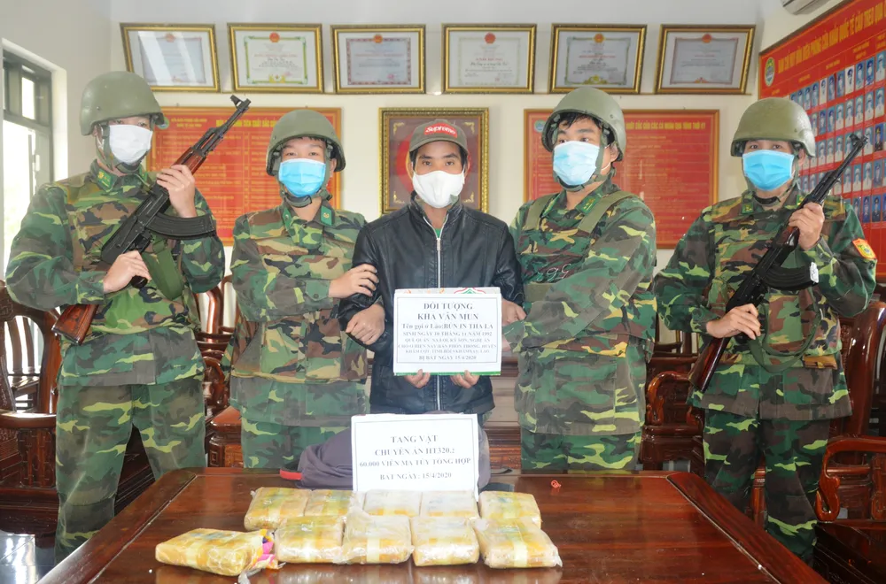 Bắt quả tang đối tượng vận chuyển 60.000 viên ma túy tổng hợp qua biên giới ảnh 7