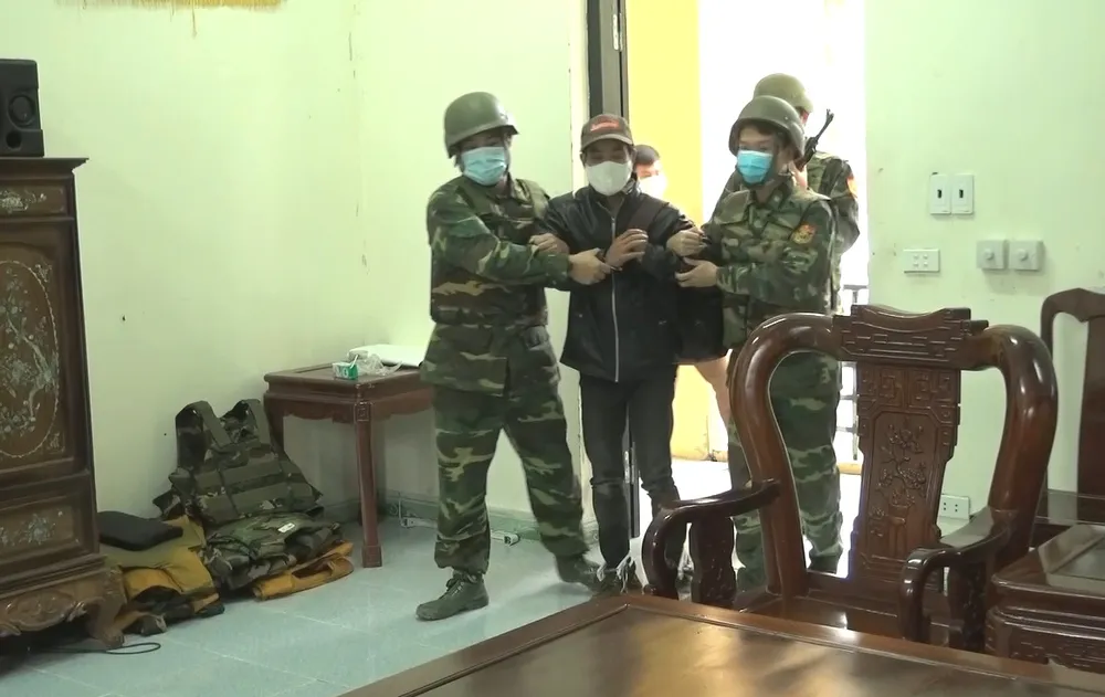 Bắt quả tang đối tượng vận chuyển 60.000 viên ma túy tổng hợp qua biên giới ảnh 1