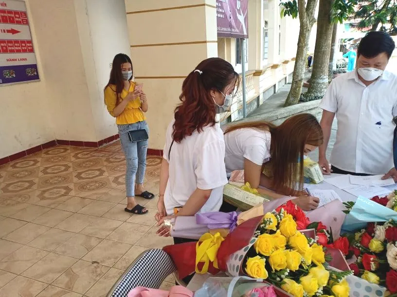 Thêm 2 bệnh nhân mắc Covid-19 điều trị tại Hà Tĩnh được ra viện ảnh 2