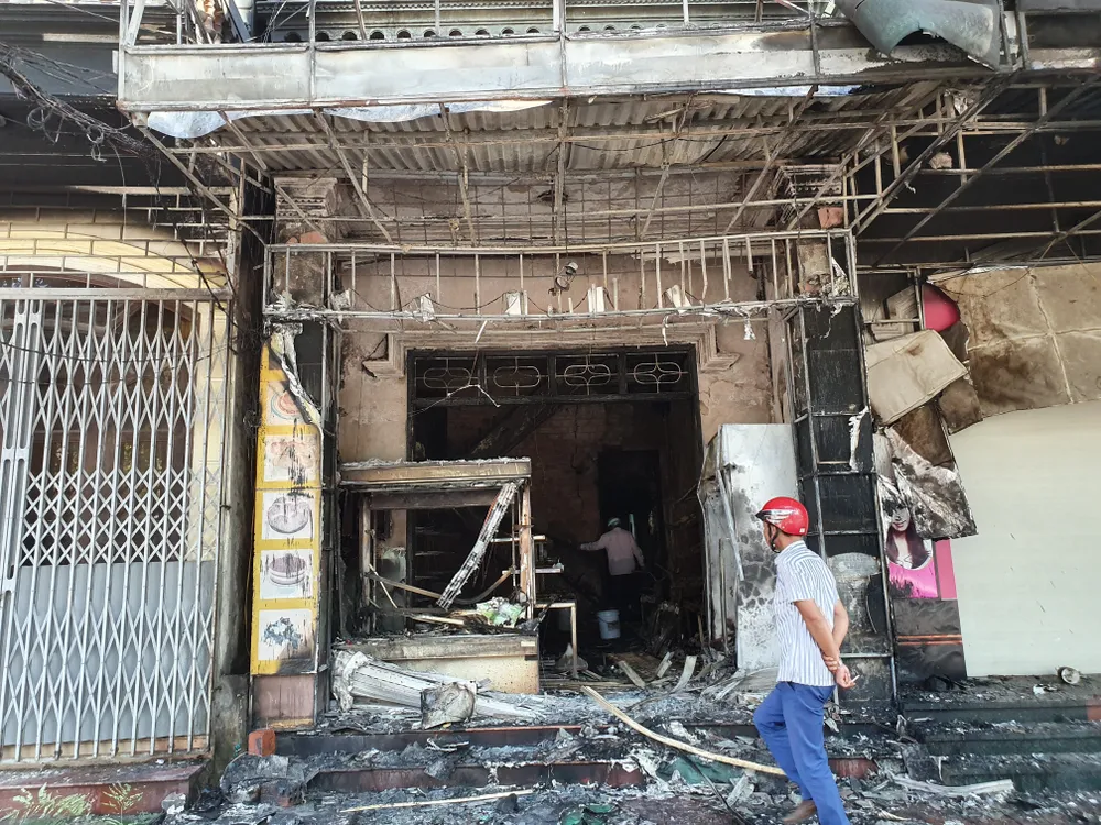 Cháy lớn tại tiệm bánh ở Hà Tĩnh lúc rạng sáng  ảnh 7